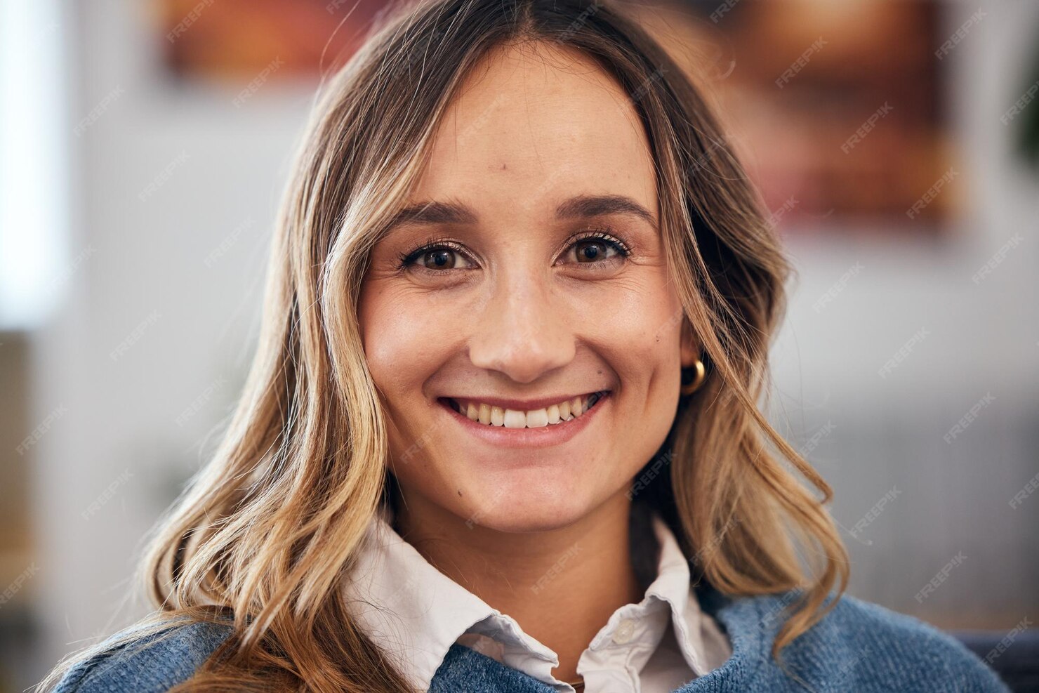 files/rosto-feliz-mulher-de-negocios-e-designer-no-escritorio-da-empresa-iniciante-e-local-de-trabalho-retrato-profissional-criativo-e-confiante-trabalhadora-empreendedora-e-sorriso-de-func.jpg